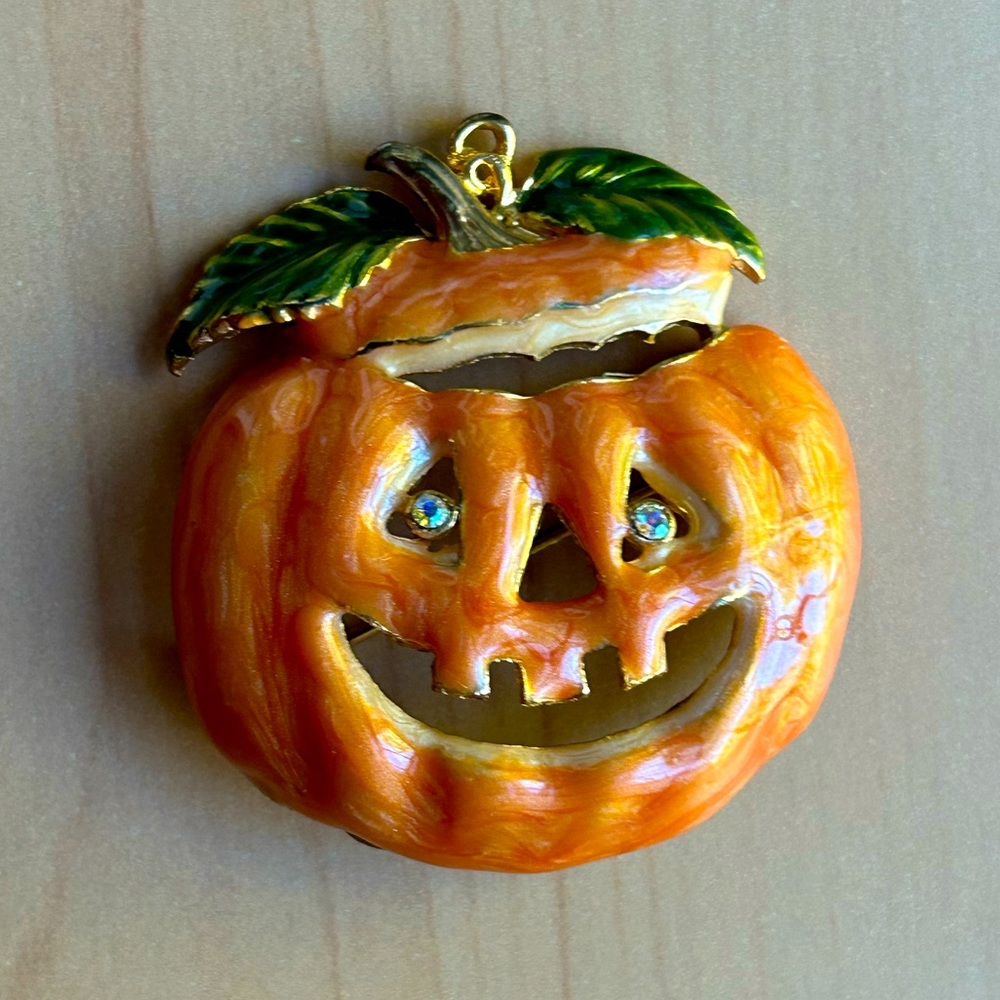 Enamel Jack-o-lantern Brooch / Pin with Gold Tone and Rhinestone Eyes